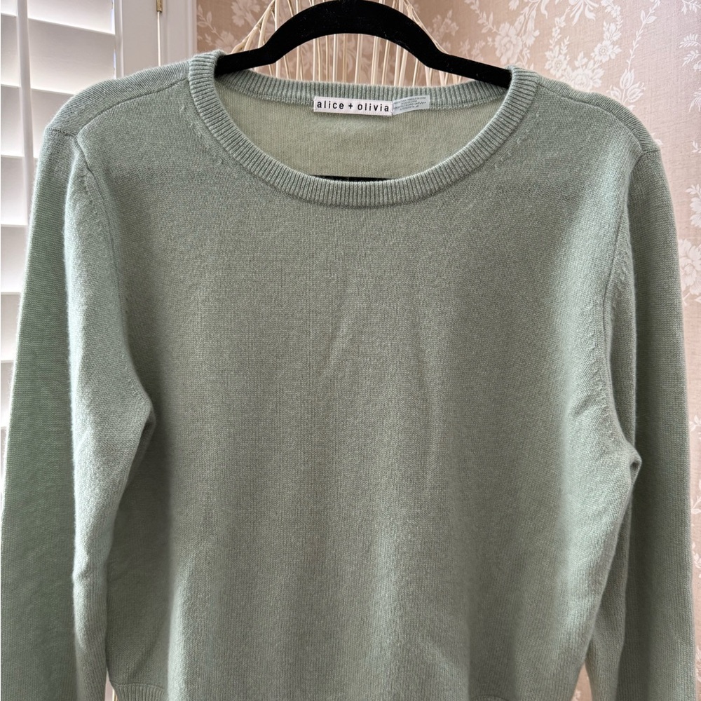 Alice + Olivia Sage cashmere crew neck sweater